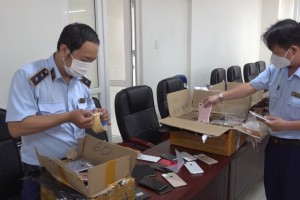 TP. Hồ Chí Minh: Phát hiện, tạm giữ hơn 500 điện thoại di động Iphone không rõ nguồn gốc