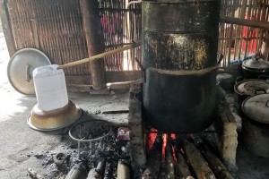 Xử phạt thế nào nếu cá nhân kinh doanh, bán lẻ rượu tự nấu không phép?