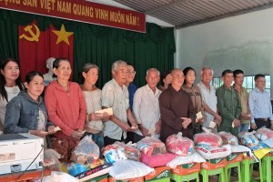 CHÙA PHỔ HIỀN PHỐI HỢP ỦY BAN MTTQ VIỆT NAM XÃ BẢO LÂM 3 TRAO 600 PHẦN QUÀ HỖ TRỢ ĐỒNG BÀO BỊ ẢNH HƯỞNG DO MƯA BÃO