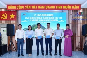 LỄ TRAO CHỨNG NHẬN KHÓA ĐÀO TẠO “MÔI GIỚI & ĐỊNH GIÁ BẤT ĐỘNG SẢN”