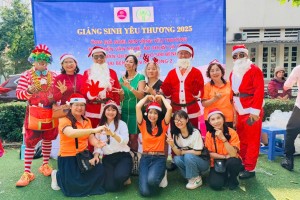 CLB Sen Vàng Yêu Thương mang hơi ấm đến các bệnh nhi trong mùa Giáng sinh